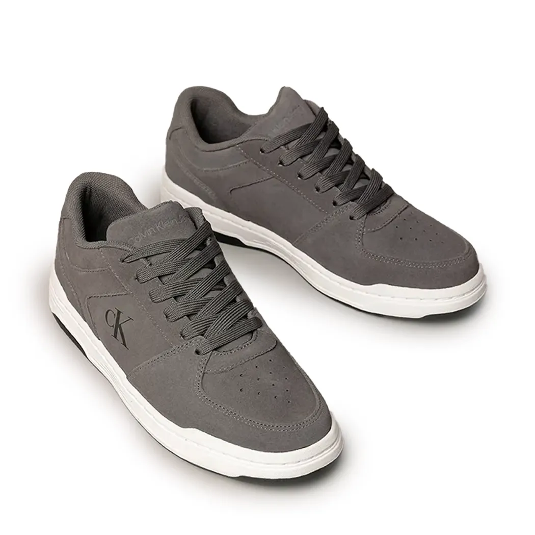 Tênis casual masculino Calvin Klein cinza chumbo para uso diário confortável